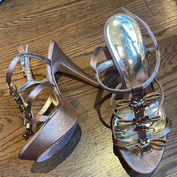 ALTROVIA SATIN AND BEADED HEEL - Picture 2 of 5